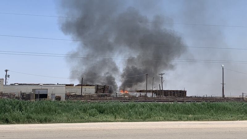 Crews are responding to a fire in Southeast Lubbock County.